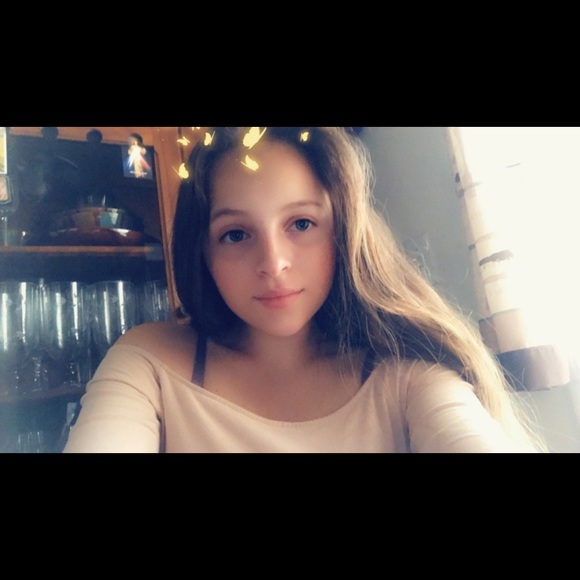 Profile Picture of Danai Valenzuela (@danaivale) on Poshmark