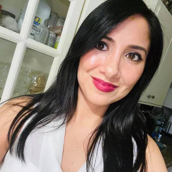 Profile Picture of Lucía Wong (@luciatw001) on Poshmark