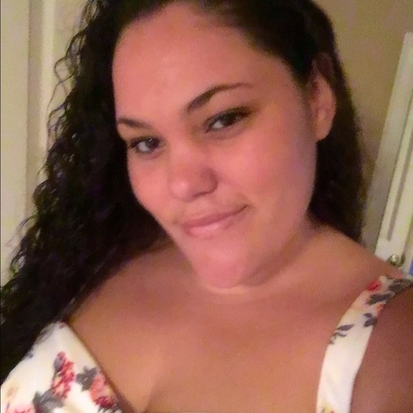 Profile Picture of Puahei Mejia (@haigtrtun8) on Poshmark