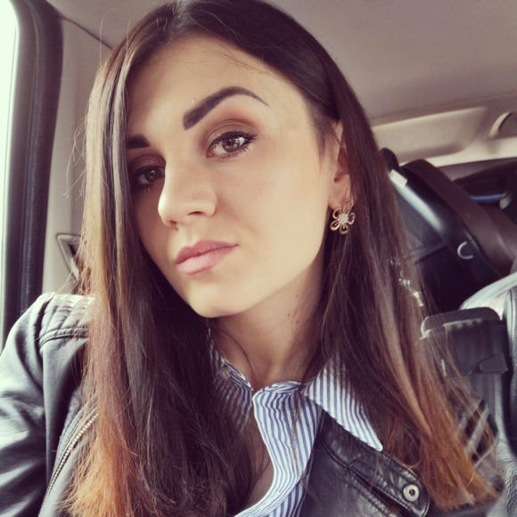 Profile Picture of Ashley Fairhurst (@ashleyfairhust) on Poshmark