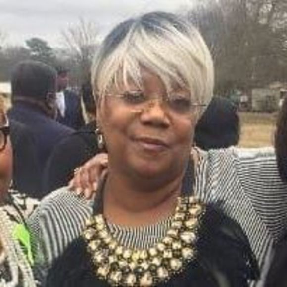 Profile Picture of Cheleta Figures (@missfiggs71639) on Poshmark