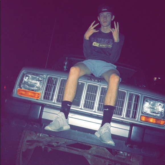 Profile Picture of Josh Nolan (@joshnolan77) on Poshmark