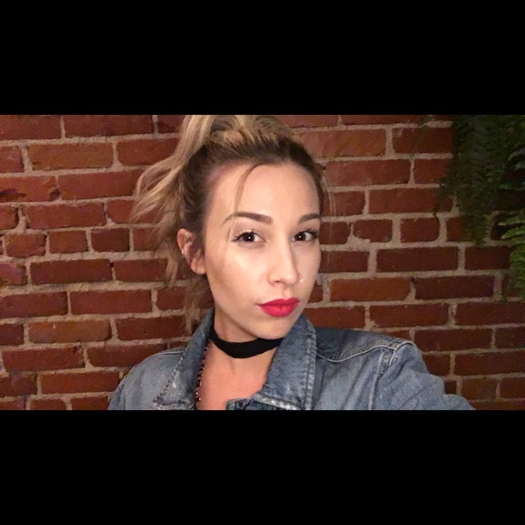 Profile Picture of Michelle Stevenson (@mlsxoxo) on Poshmark