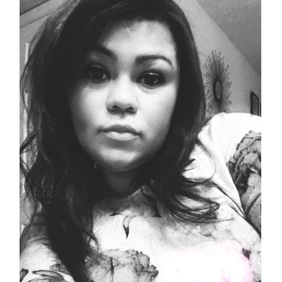 Profile Picture of Liliane De lima (@lilica159) on Poshmark