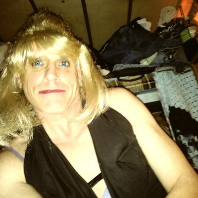 Profile Picture of Stacey (@Markburks28Mark) on Twitter