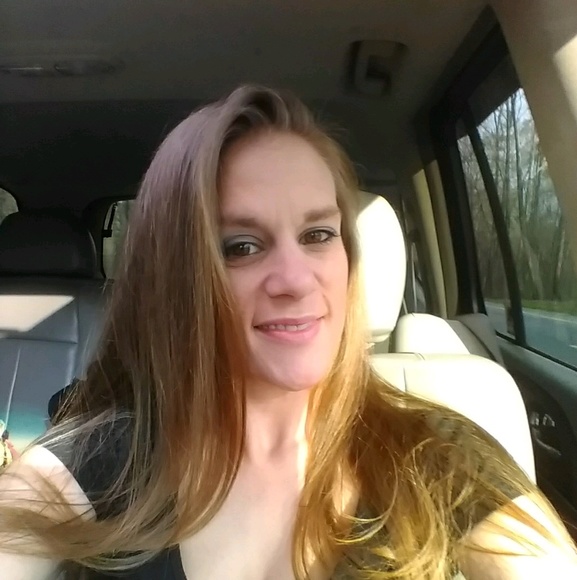 Profile Picture of Lisa Watson (@lisawcline0328) on Poshmark