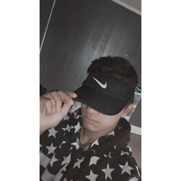 Profile Picture of Ian Spuria (@ianspuria) on Poshmark