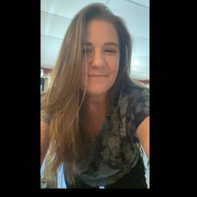 Profile Picture of Carly (@car_ly_car_car) on Twitter