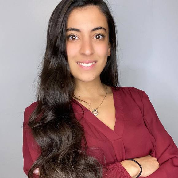 Profile Picture of Daniella Mullaly (@daniellamullaly) on Poshmark