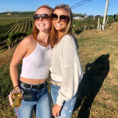 Profile Picture of Elizabeth Farnsworth (@efarnsworth3) on Twitter