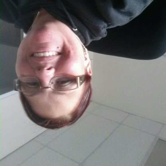 Profile Picture of Kathy Bidinger (@amarimama) on Poshmark