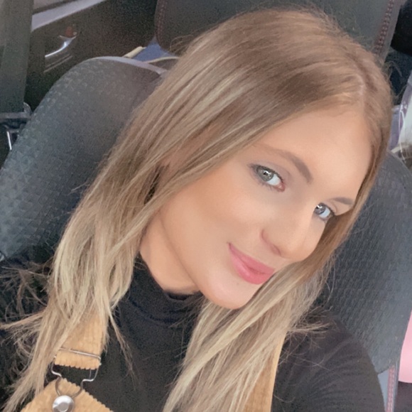 Profile Picture of Madison Dashnaw (@madison_marie10) on Poshmark