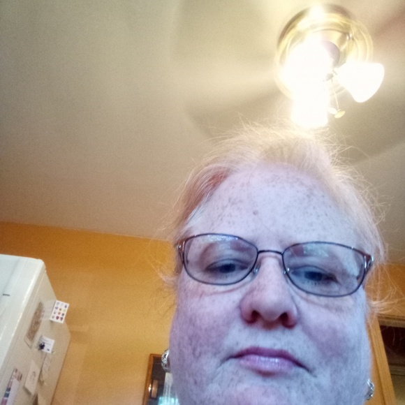 Profile Picture of Autumn Ehret (@pookleberry24) on Poshmark
