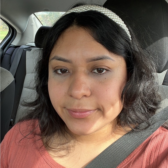 Profile Picture of Ariel Velazquez (@arielvelazqu749) on Poshmark