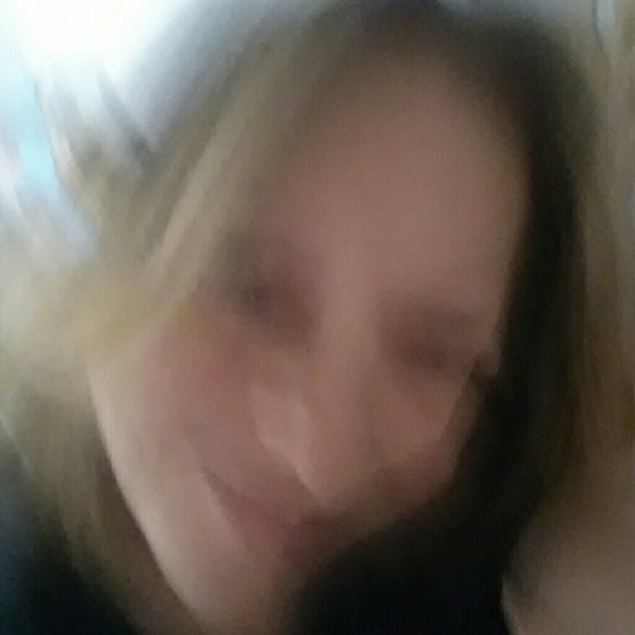 Profile Picture of Bobbi Costy (@costy) on Poshmark