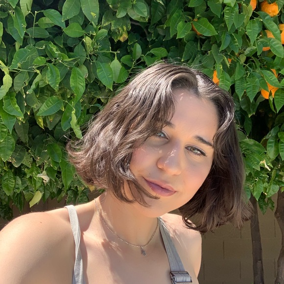 Profile Picture of Emma Clapick (@emma_clapick) on Poshmark