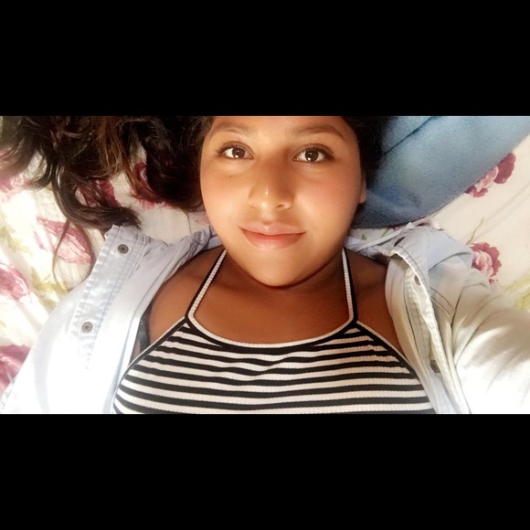 Profile Picture of Brianna Mateos (@lovelybri311) on Poshmark