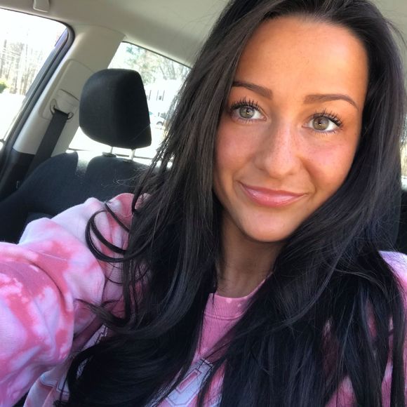 Profile Picture of Toni Schena (@ams1045) on Poshmark