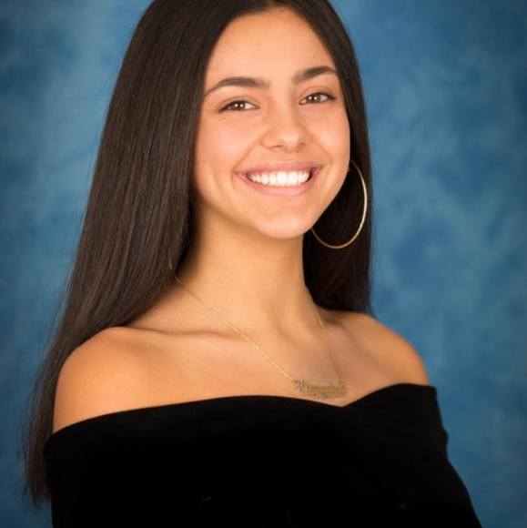 Profile Picture of Alexandra Dibernardi (@adibernardi14) on Poshmark