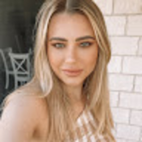 Profile Picture of Jacquelyn Jervis (@jacquelynjervis) on Poshmark