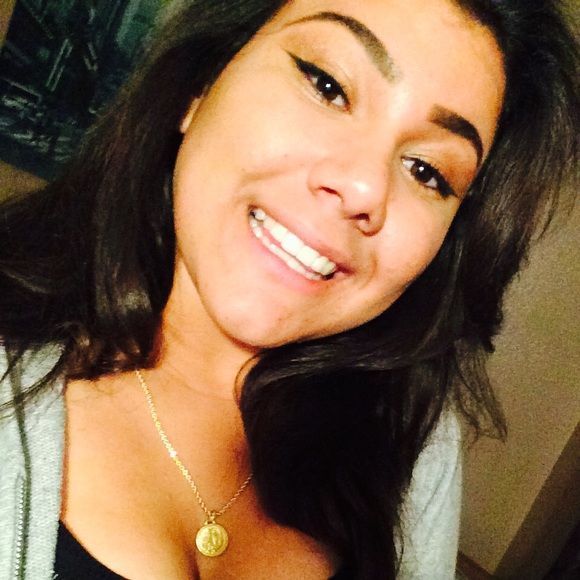 Profile Picture of Jasmine Prieto (@jasminepp) on Poshmark