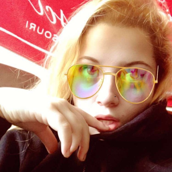 Profile Picture of Samantha Czerwonko (@sammylaflare) on Poshmark