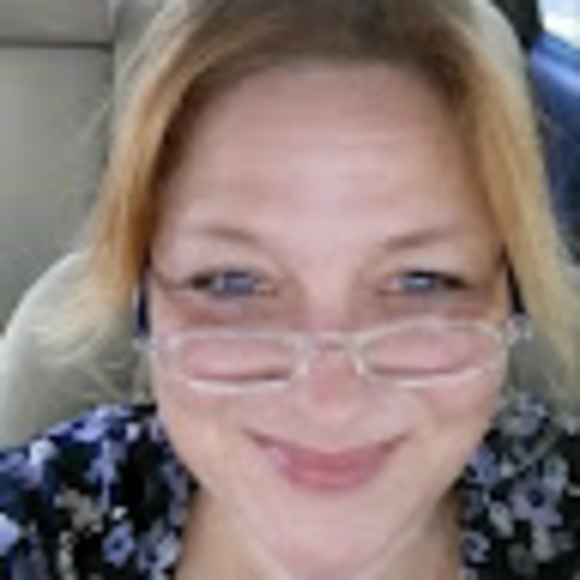 Profile Picture of Terri lea Abshire (@t_abshire) on Poshmark