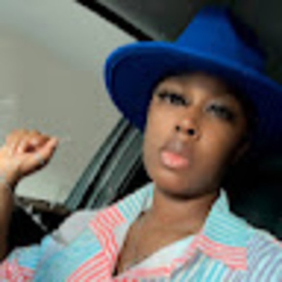 Profile Picture of Octavia Barnes (@octaviabarne350) on Poshmark