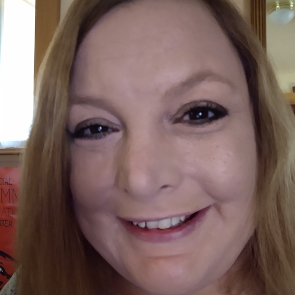 Profile Picture of Iris Richter (@irisrichter) on Poshmark