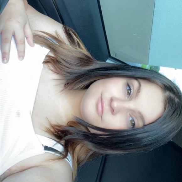 Haley Tanzosh - Poshmark Profile Picture of Haley Tanzosh (@theyluvhayyyyyy) on Poshmark