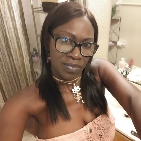 Profile Picture of Cynthia Hawkins (@foxxytabb779311) on Poshmark