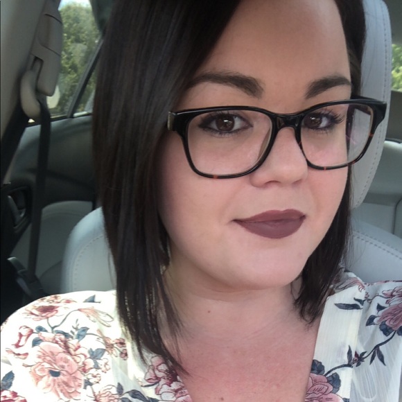Profile Picture of Emily Sharp (@esharp0107) on Poshmark