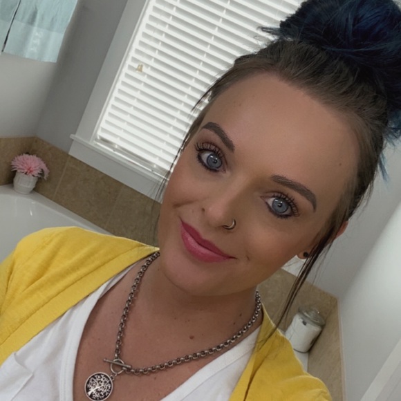 Profile Picture of Sasha Mcjunkin (@sashamcjunkin) on Poshmark