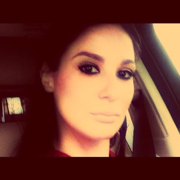 Profile Picture of Nicki Pace (@onasisclass) on Poshmark