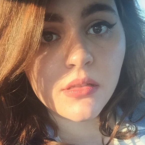 Emily Konitzer - Poshmark Profile Picture of Emily Konitzer (@guzzoline) on Poshmark