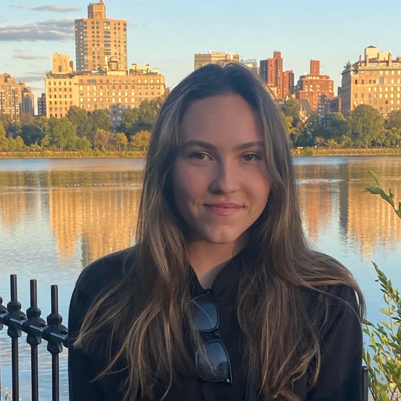 Profile Picture of Kate Alice (@katherinekate) on Poshmark