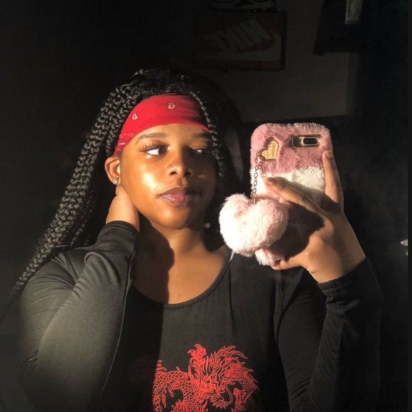 Profile Picture of Brianna Tarvin (@honeyy11) on Poshmark