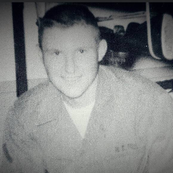 Profile Picture of Howard Fallon (@howardfallon) on Poshmark