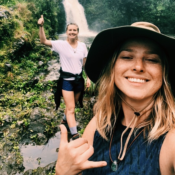 Profile Picture of Alice Reynolds (@alicereynolds16) on Poshmark