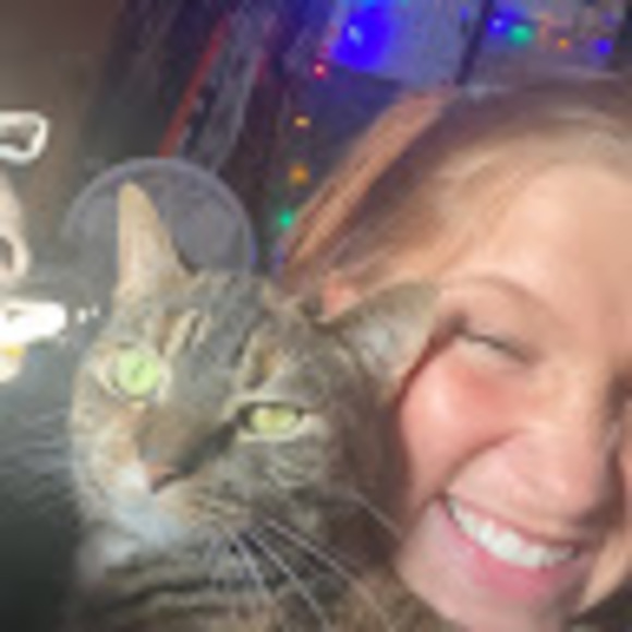 Profile Picture of Georgia Grindell (@gsgrindell3) on Poshmark