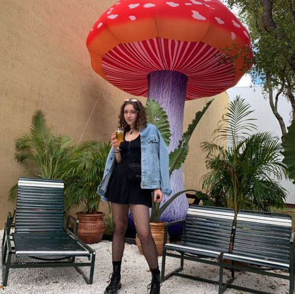 Profile Picture of Jessica Quattrocchi (@j_quattrocchi) on Poshmark