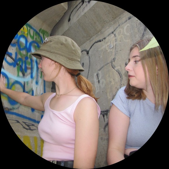 Profile Picture of Dee Barbisan (@barbisanse) on Poshmark