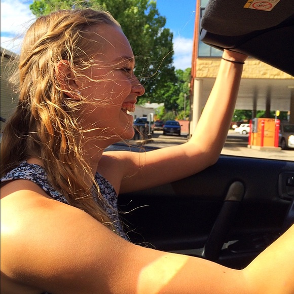 Reonna Huettner - Poshmark Profile Picture of Reonna Huettner (@reonnahuettner) on Poshmark