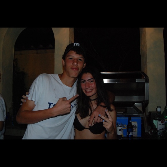 Profile Picture of Karin Pomares (@karinpomares) on Poshmark