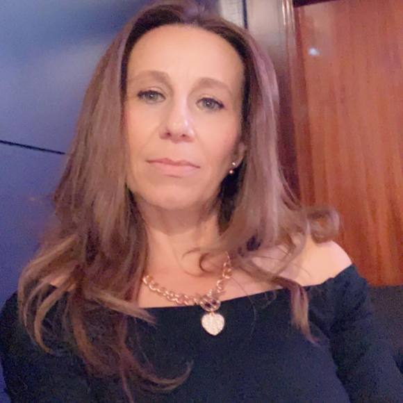 Profile Picture of Valentina Diakakis (@vdiakakis) on Poshmark