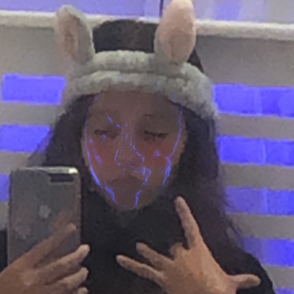 Profile Picture of Hannah Sariah (@hannah_sariah) on Poshmark