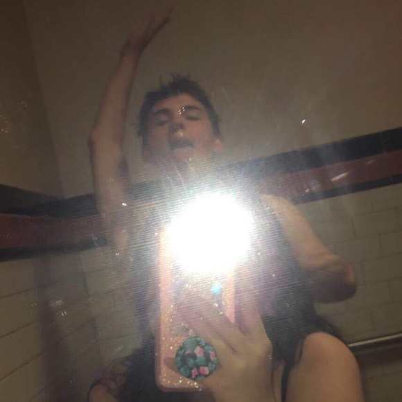 Julie Turgeon - Poshmark Profile Picture of Julie Turgeon (@julie_turgeon) on Poshmark