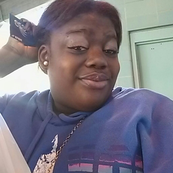 Profile Picture of Demesia Bryant (@demesiab) on Poshmark