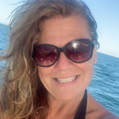 Profile Picture of Julie Yager (@Julie44060) on Twitter