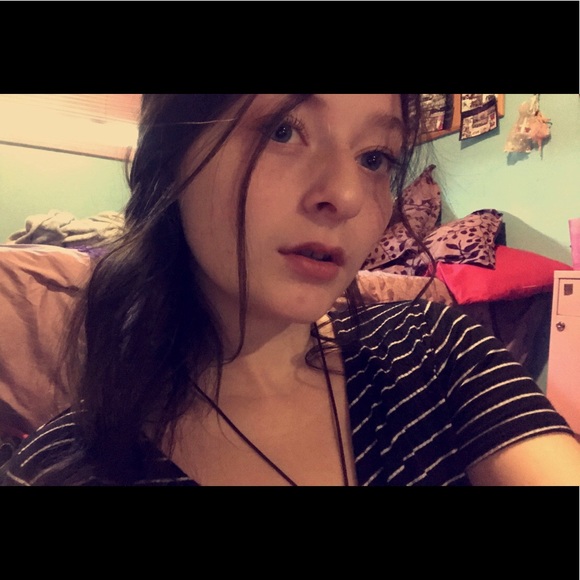 Profile Picture of Kendall Bailey (@kendie2468) on Poshmark